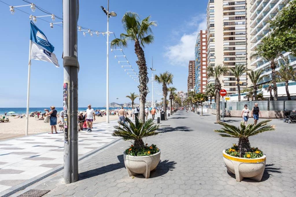 Levante Beach Front Of The Sea Estacha Бенидорм Экстерьер фото